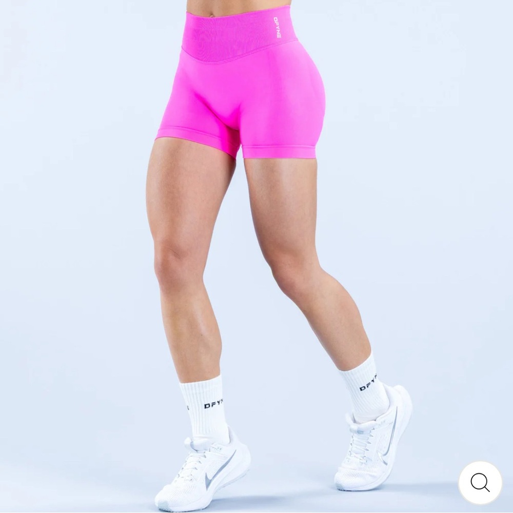 DFYNE Impact Shorts 4.5” Bright Fuchsia
size: Small